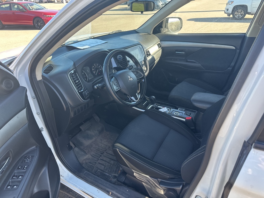 Used 2017 Mitsubishi Outlander SE with VIN JA4AZ3A38HZ034354 for sale in Onalaska, WI