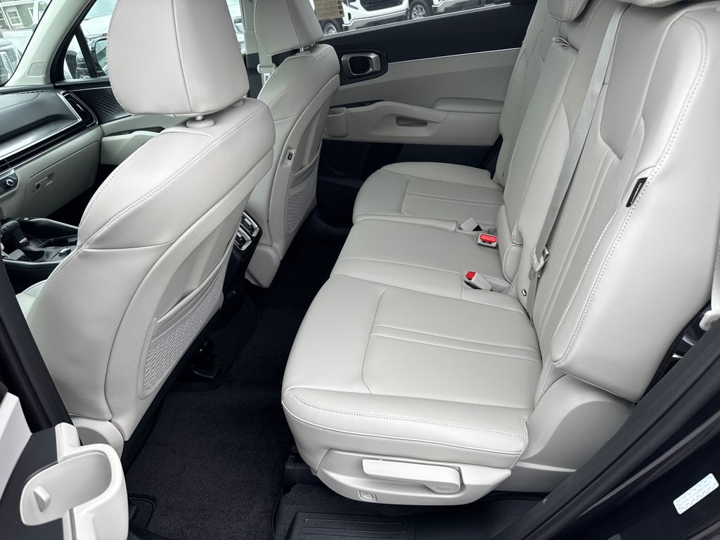 2025 Kia Sorento S photo 19