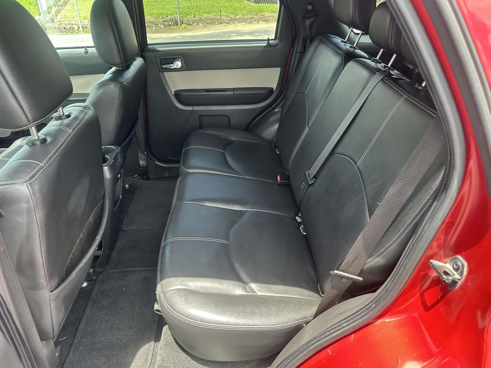 2011 Mercury Mariner Luxury photo 11