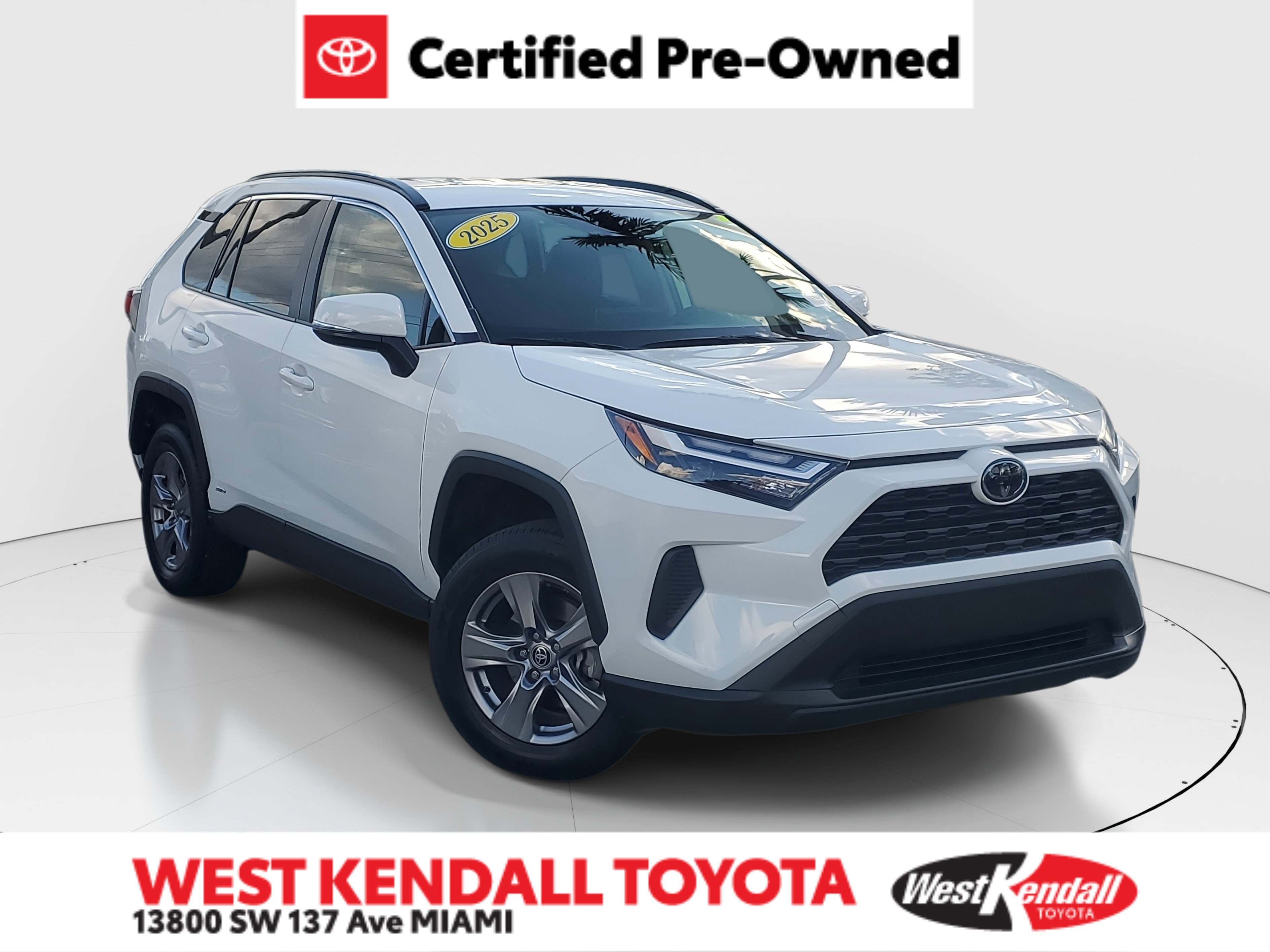 2025 Toyota RAV4 XLE's photo