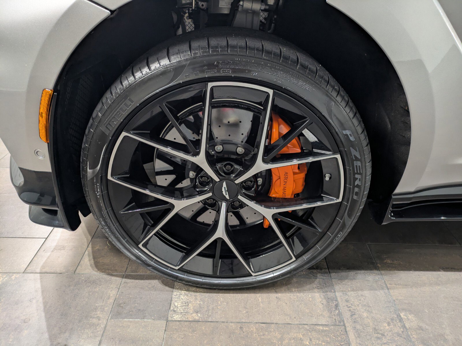 2025 Aston Martin DBX AM8 DBX707 photo 4