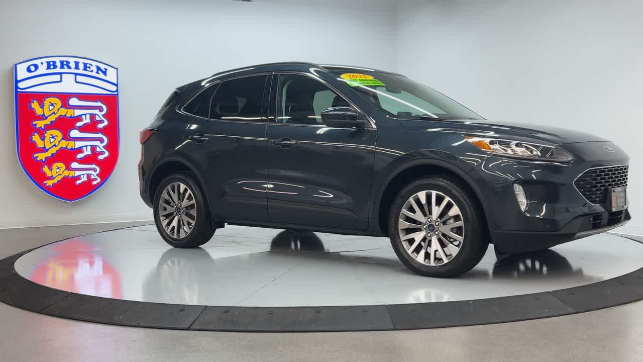 2022 Ford Escape Titanium photo 3