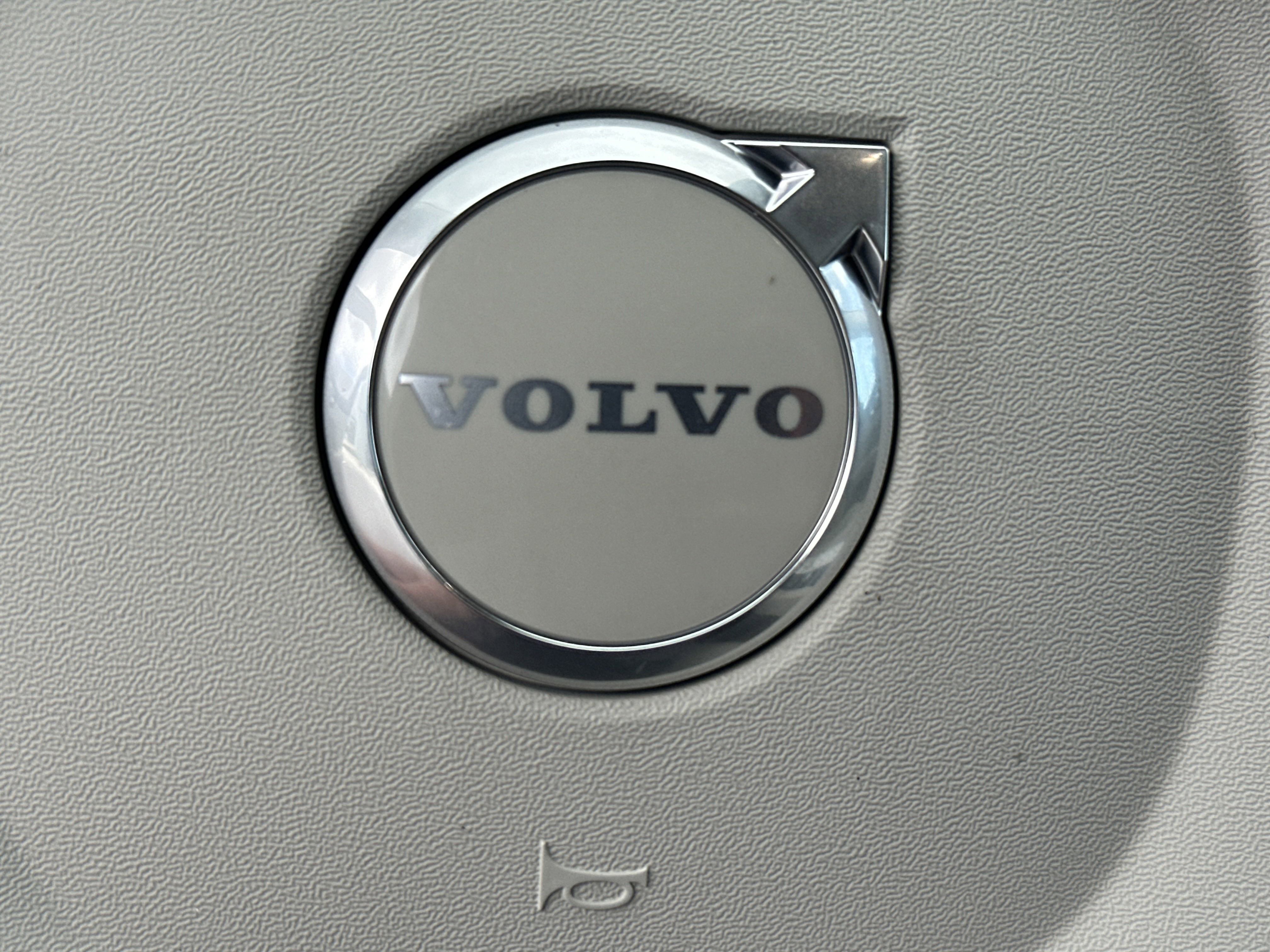 2026 Volvo XC60 B5 photo 19