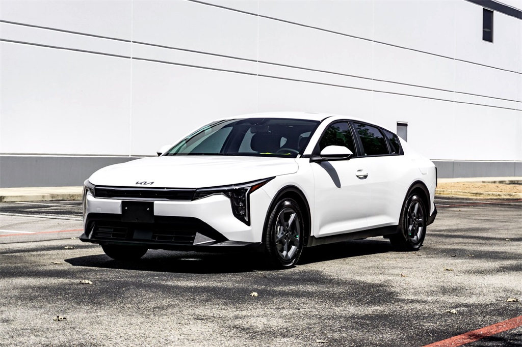 2025 Kia K4 LXS photo 9