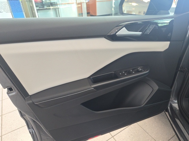 2025 Volkswagen Taos S photo 9