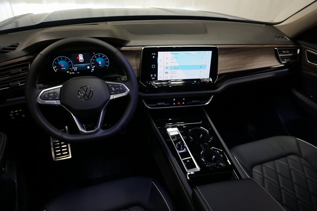 2025 Volkswagen Atlas SEL Premium R-Line photo 13
