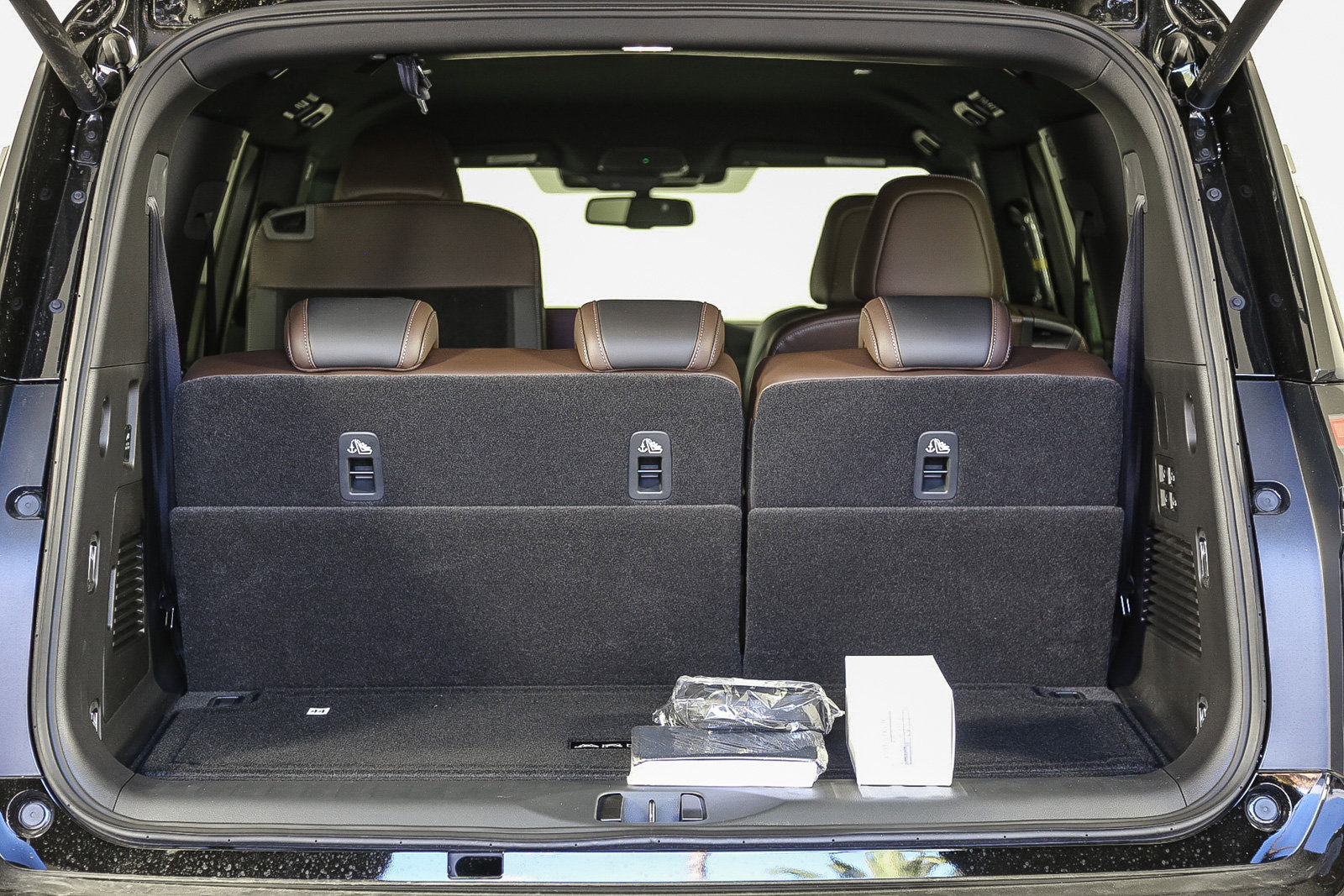 2025 Nissan Armada SL photo 12