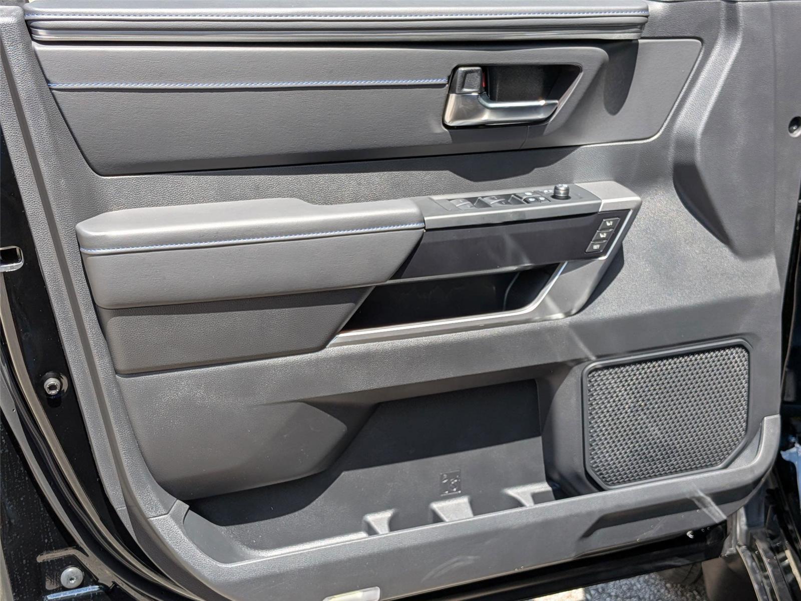2025 Toyota Sequoia Platinum photo 5