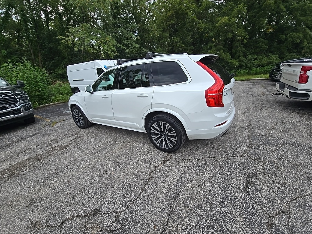 2021 Volvo XC90 T6 Momentum photo 4