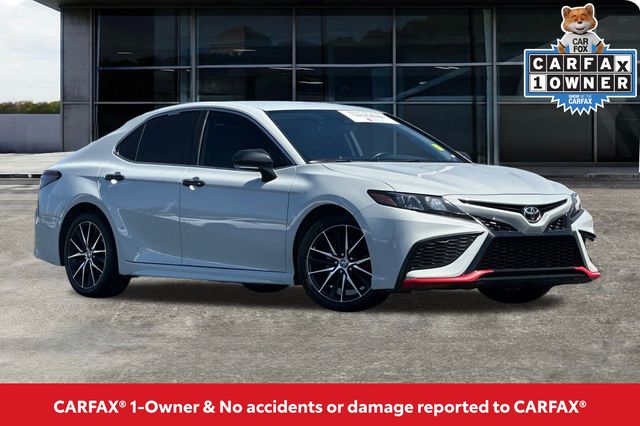 2022 Toyota Camry SE photo 2