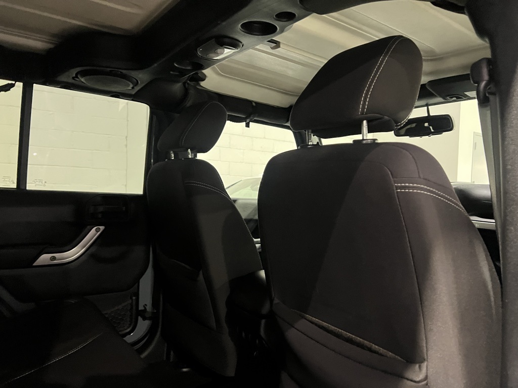 2014 Jeep Wrangler Unlimited Sahara photo 12