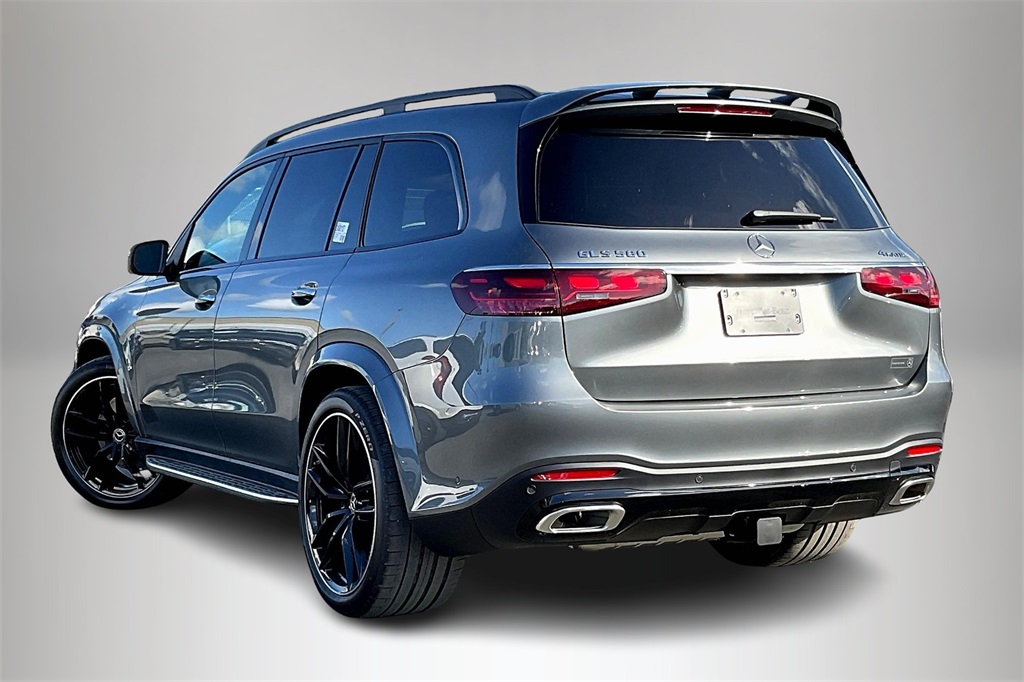 2025 Mercedes Benz GLS 580 4MATIC photo 3