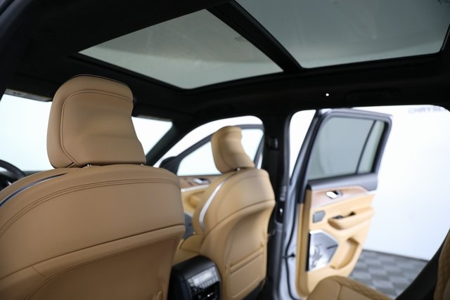 2025 Jeep Grand Cherokee Summit Reserve photo 18