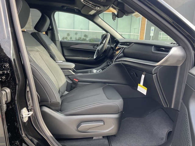 2025 Jeep Grand Cherokee Laredo X photo 22