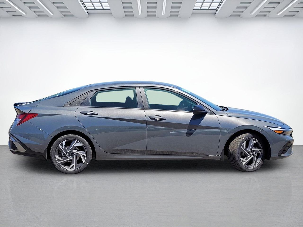2025 Hyundai Elantra SEL Sport photo 4