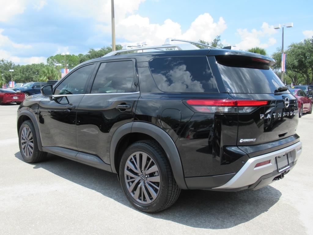 2023 Nissan Pathfinder SL photo 4