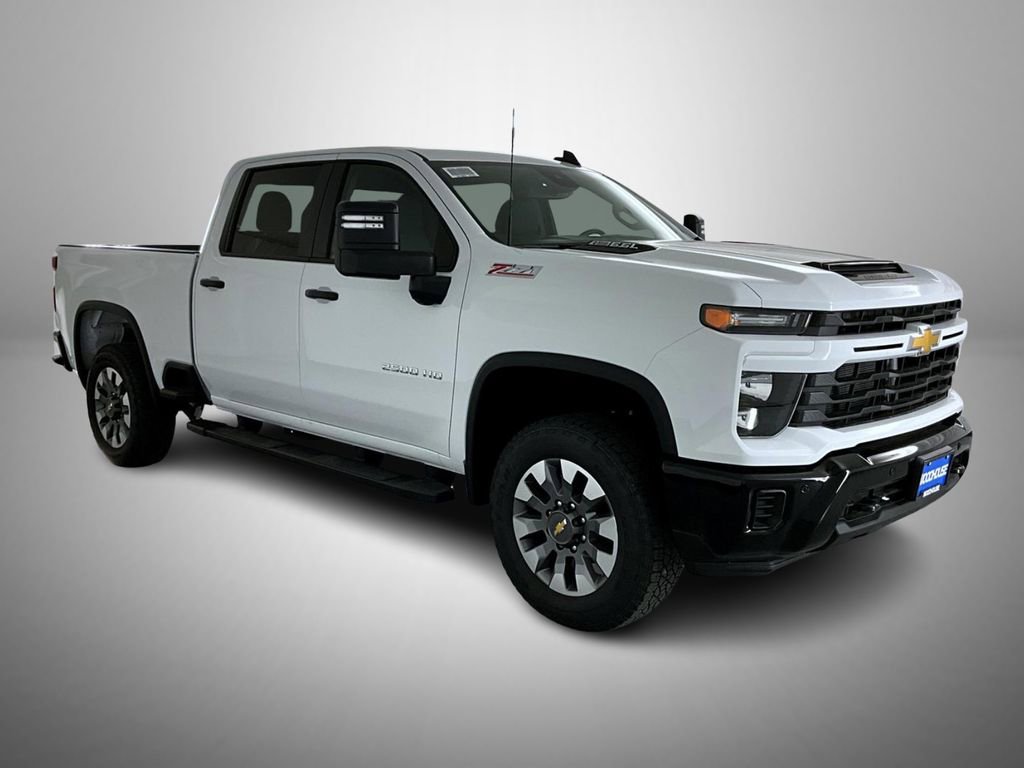 2025 Chevrolet Silverado 2500HD Custom photo 3