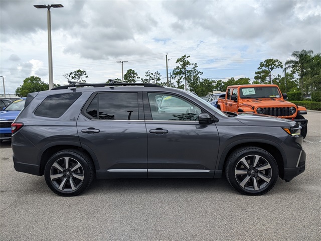 2023 Honda Pilot Touring photo 2