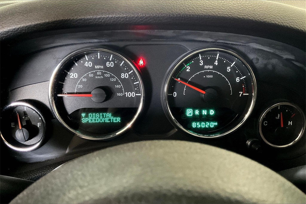 2016 Jeep Wrangler Unlimited Sahara photo 19