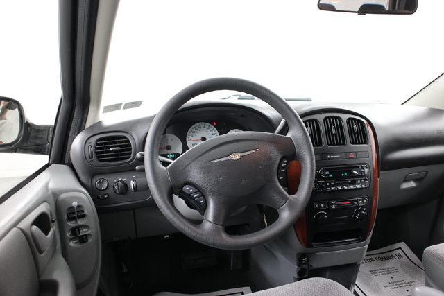 2007 Chrysler Town & Country LX photo 15
