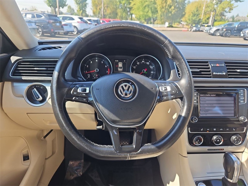 2019 Volkswagen Passat 2.0T Wolfsburg Edition photo 12