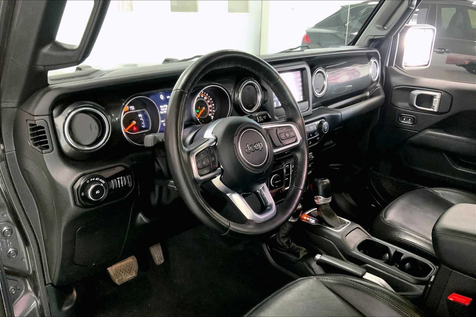 2020 Jeep Wrangler Unlimited Sahara Altitude photo 2