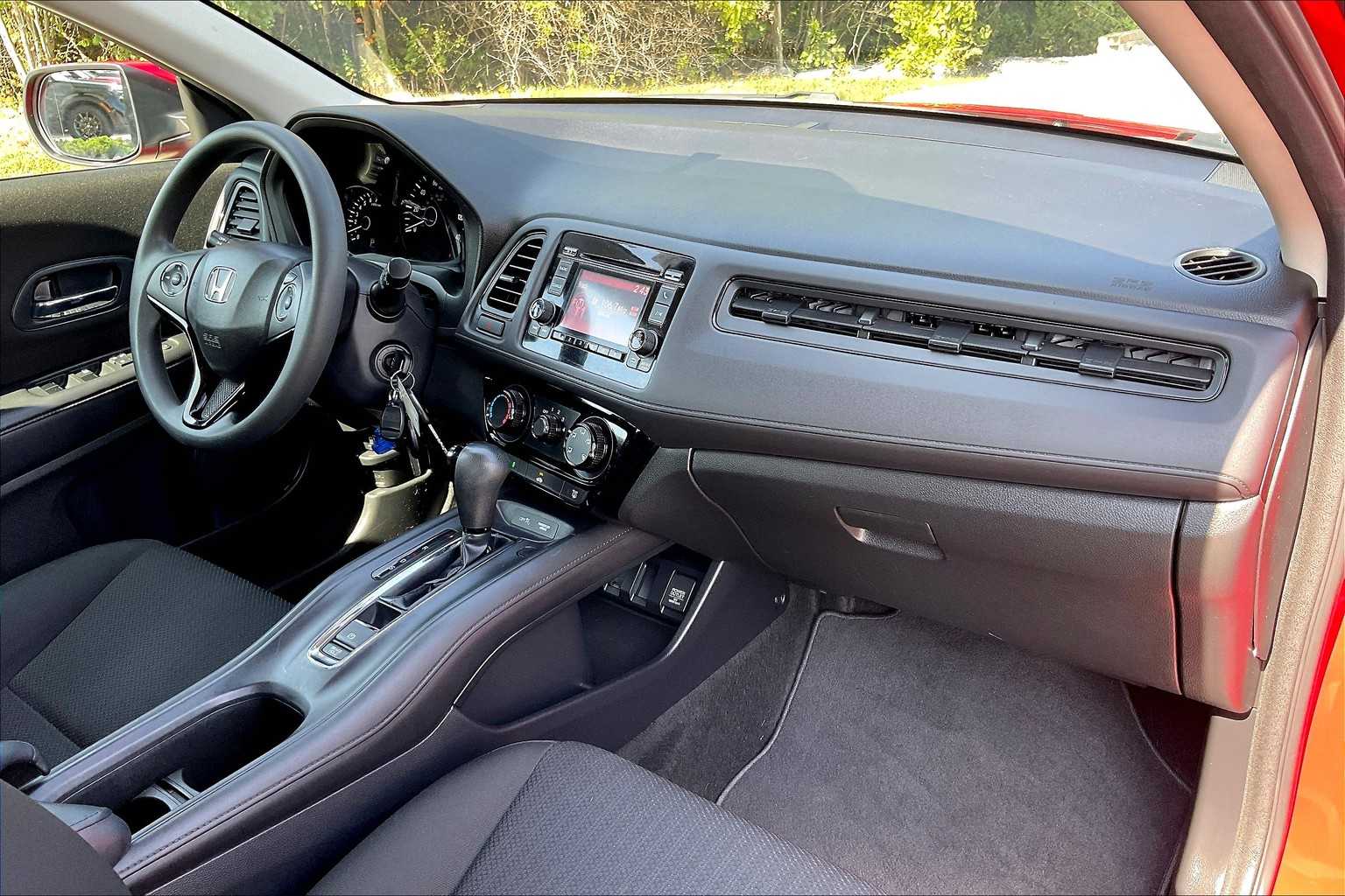 2016 Honda HR-V LX photo 14