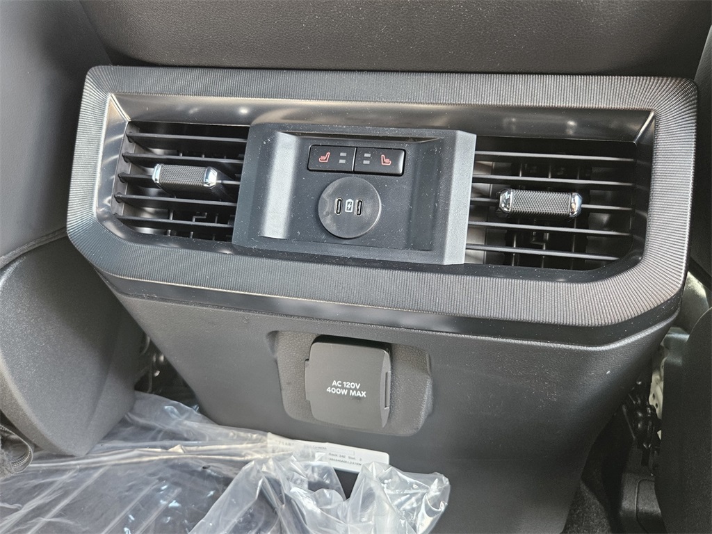 2025 Ford F-250 Platinum photo 32