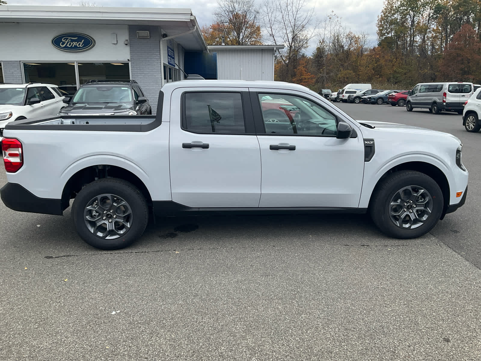 2025 Ford Maverick XLT photo 2