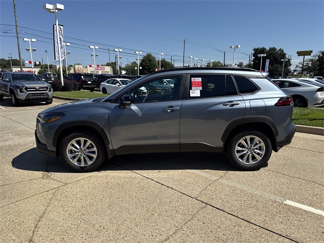 2026 Toyota Corolla Cross LE photo 4