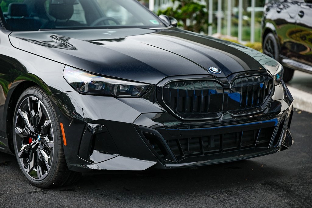 2026 Bmw 550e xDrive photo 2