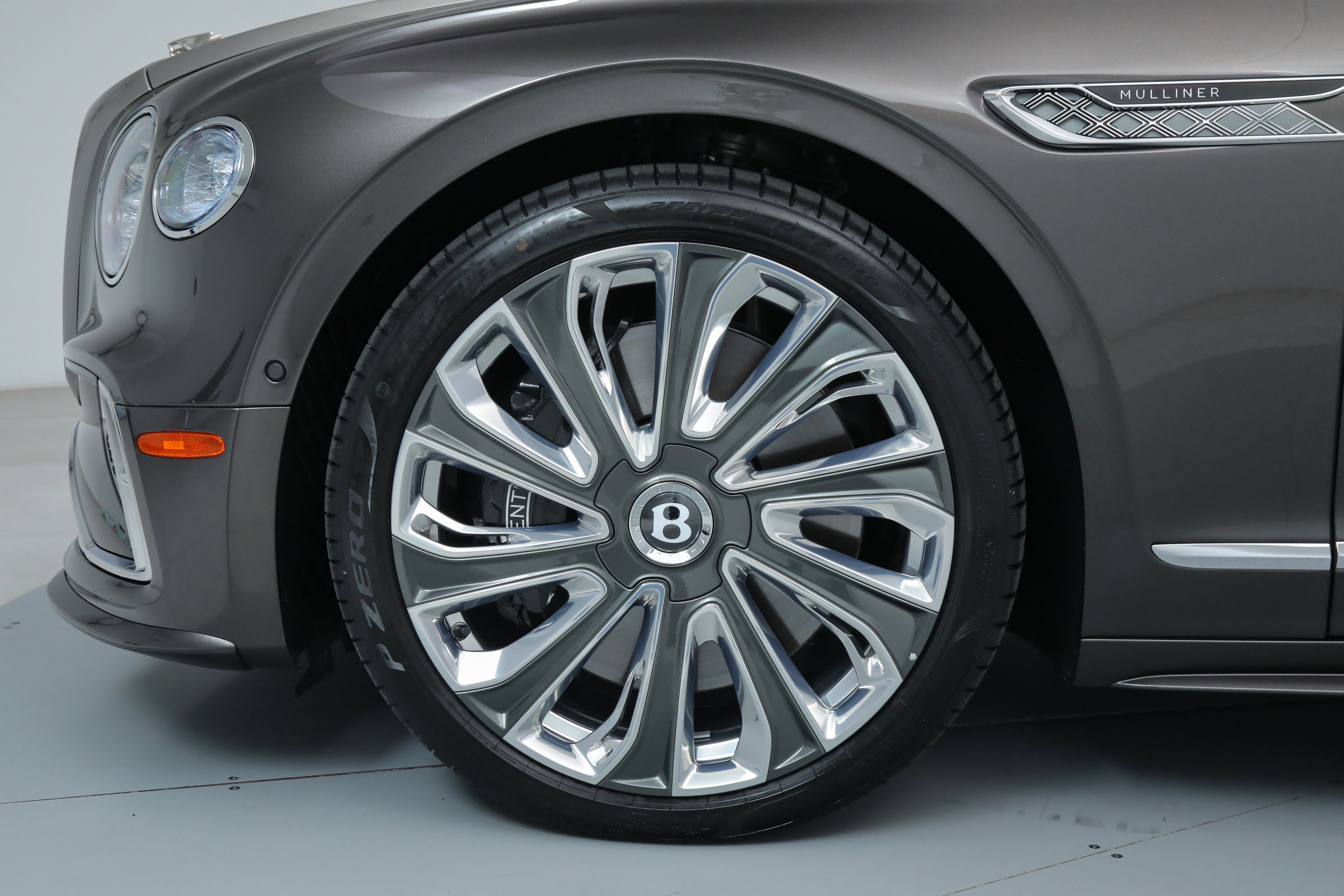 2025 Bentley Flying Spur Mulliner photo 39