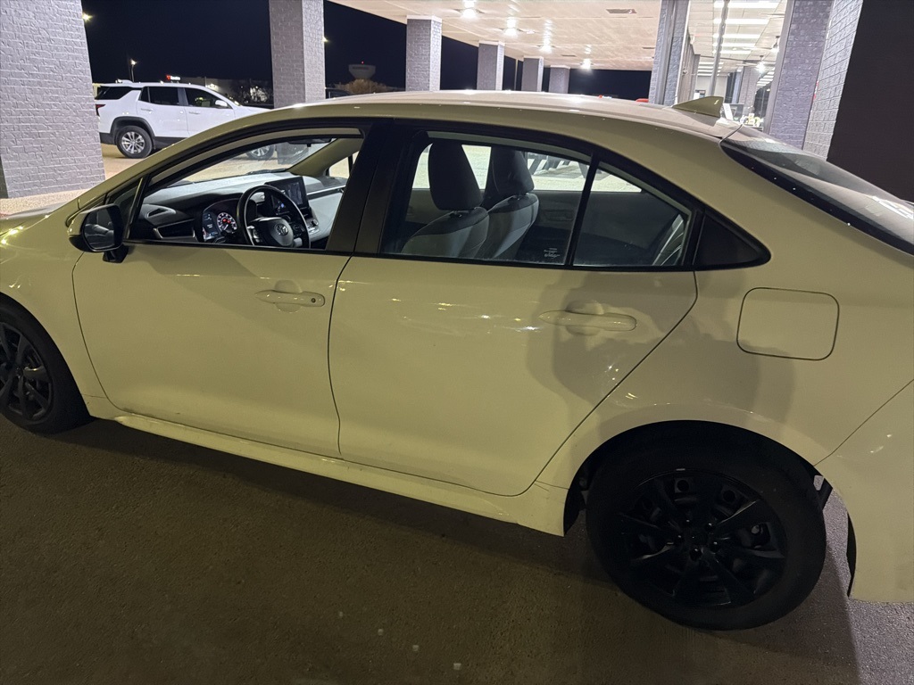 2023 Toyota Corolla LE's photo
