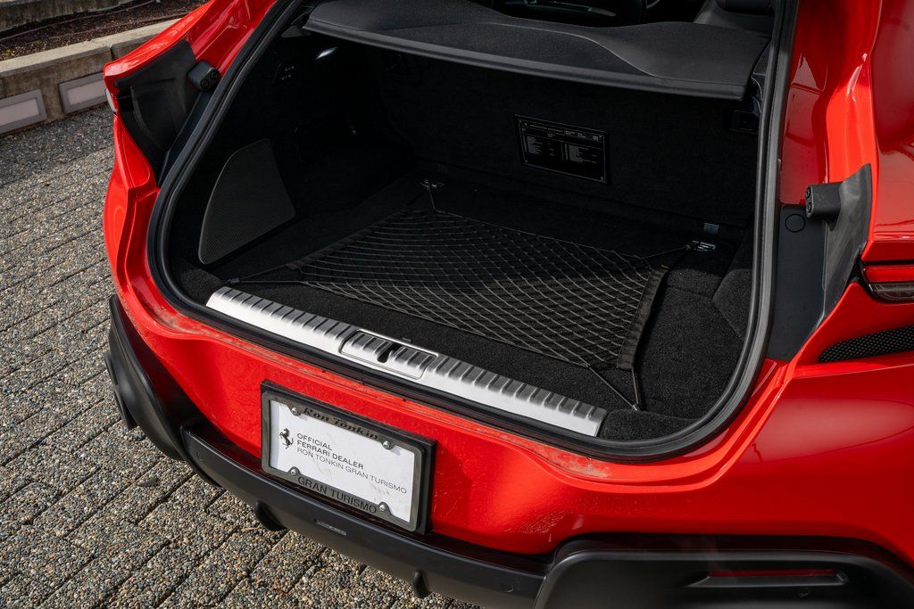2024 Ferrari Purosangue photo 17