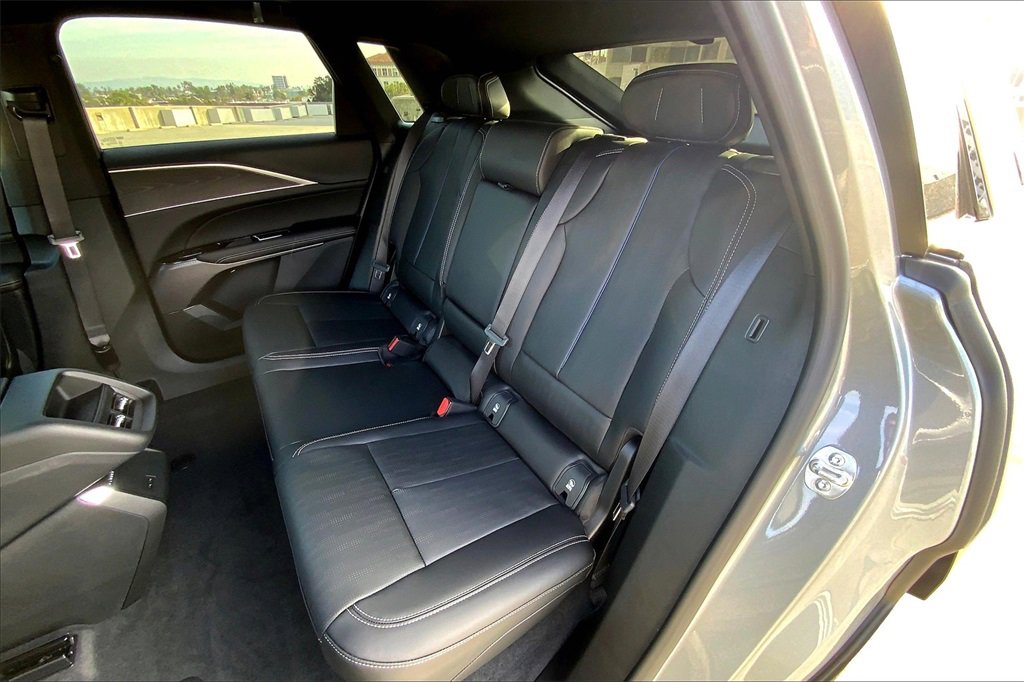 2025 Cadillac Lyriq Luxury photo 27