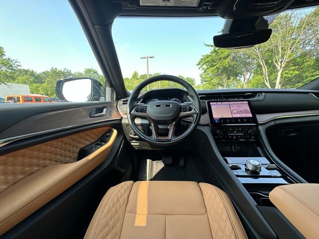 2025 Jeep Grand Cherokee Summit photo 15