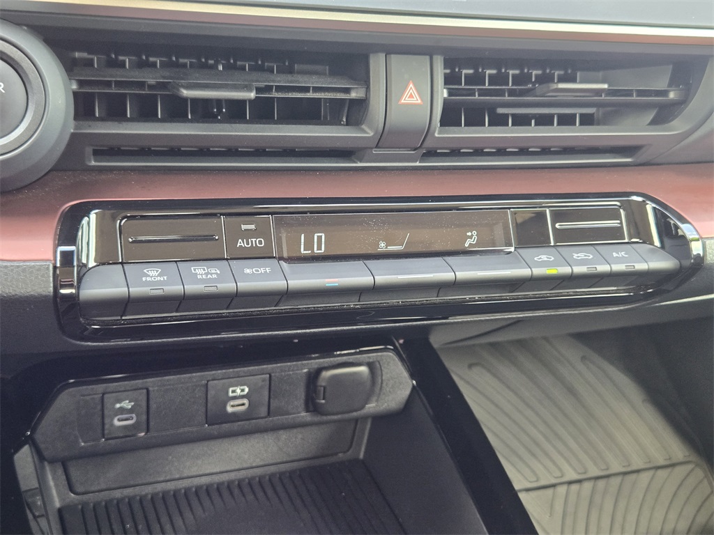 2024 Toyota Prius Prime SE photo 19
