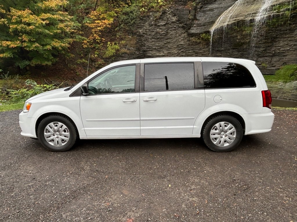 2017 Dodge Grand Caravan SE photo 2