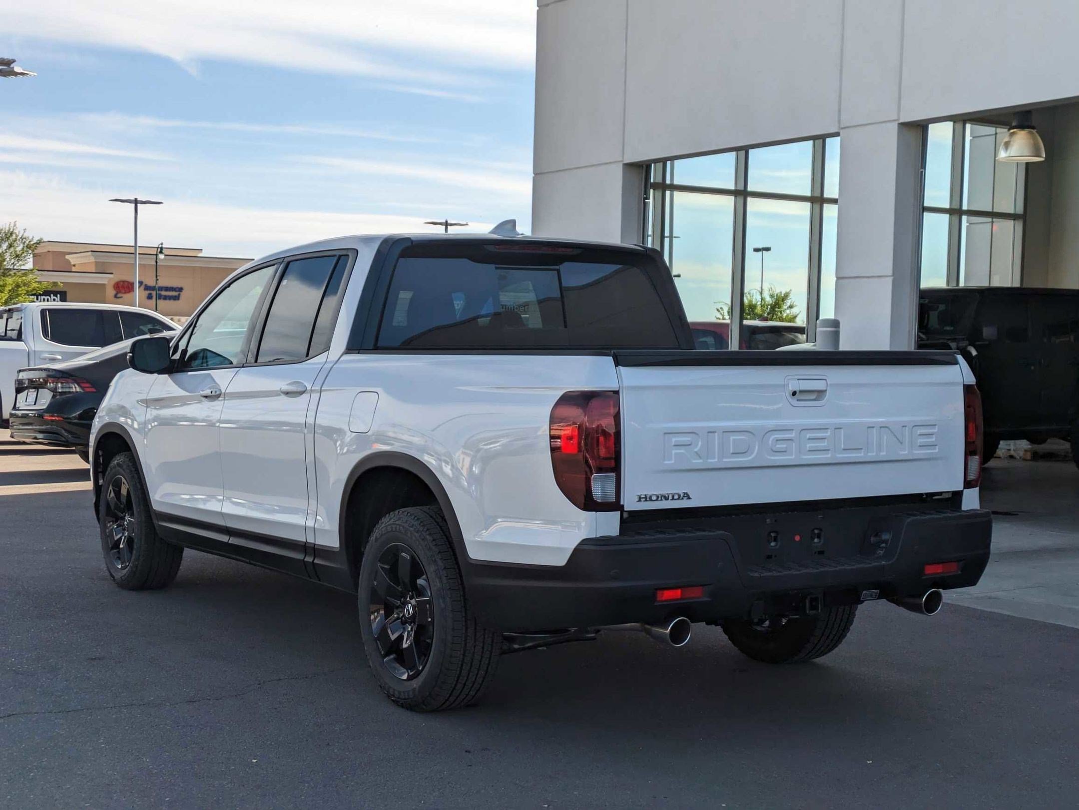 2025 Honda Ridgeline Black Edition photo 3