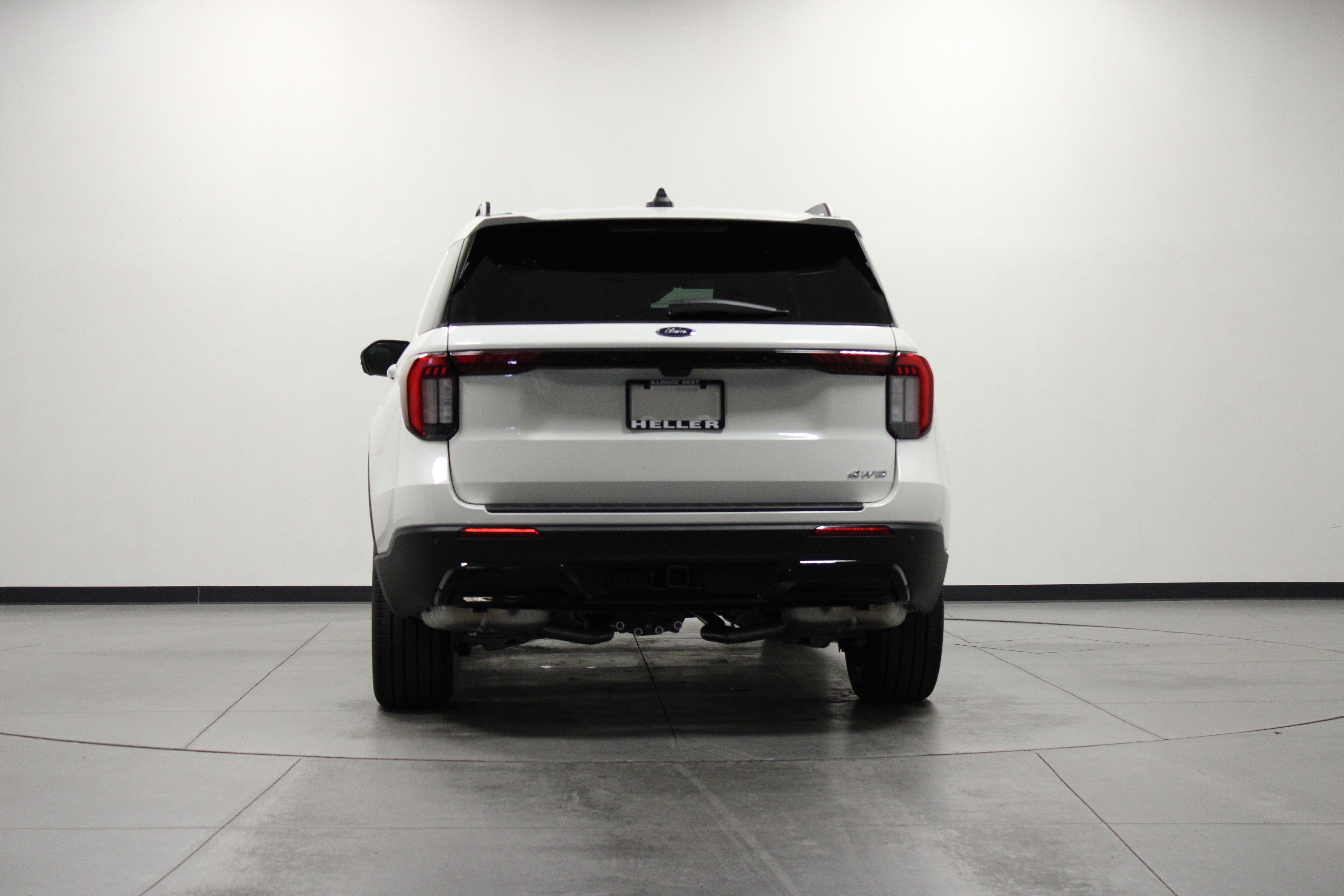 2025 Ford Explorer ST-Line photo 2
