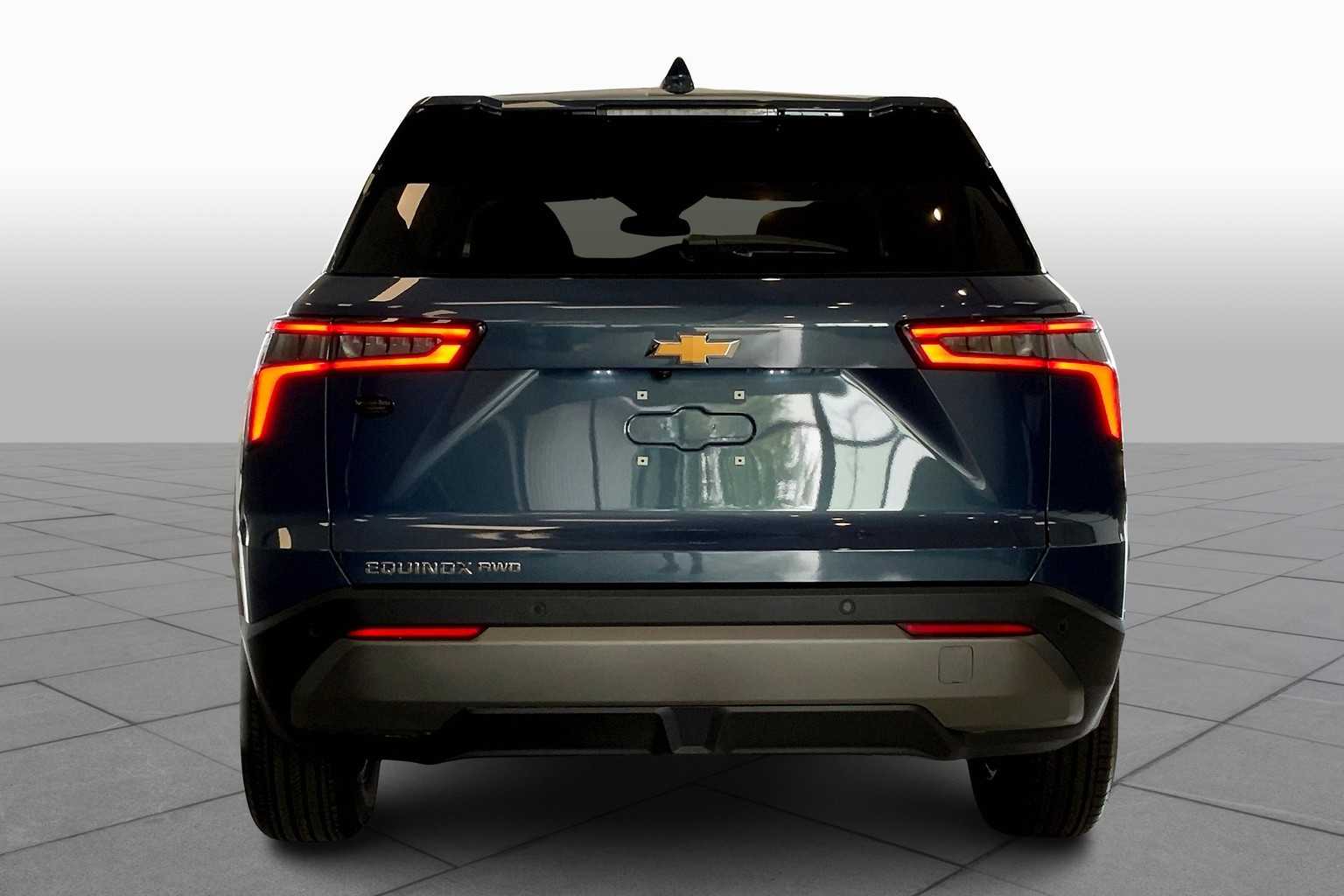 2025 Chevrolet Equinox LT photo 4