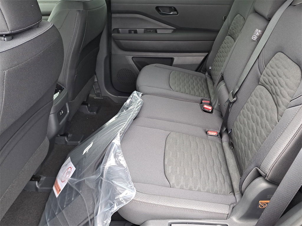 2025 Nissan Pathfinder SV photo 11