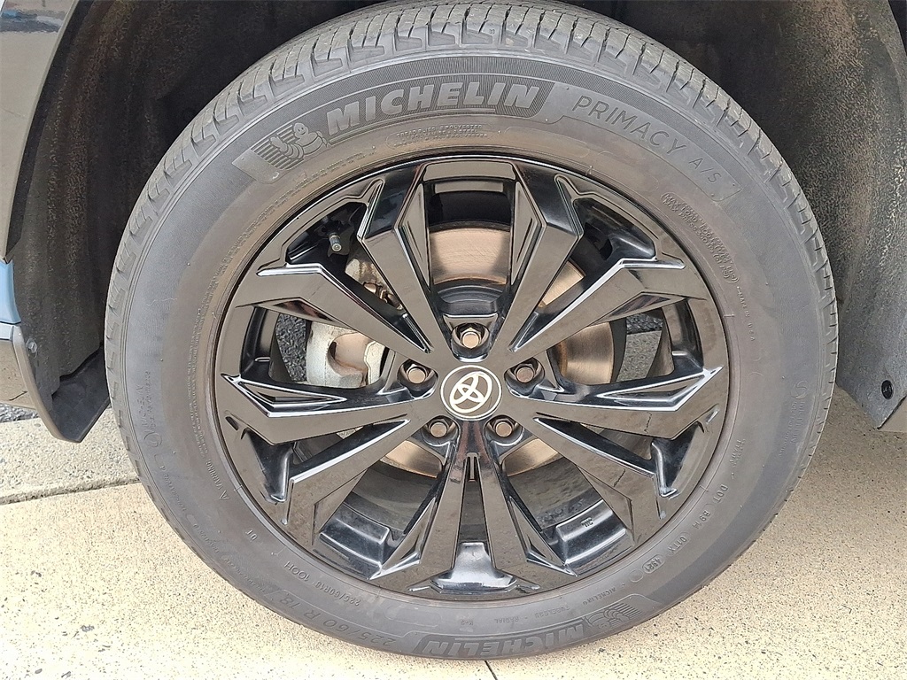 2022 Toyota RAV4 Hybrid SE photo 25