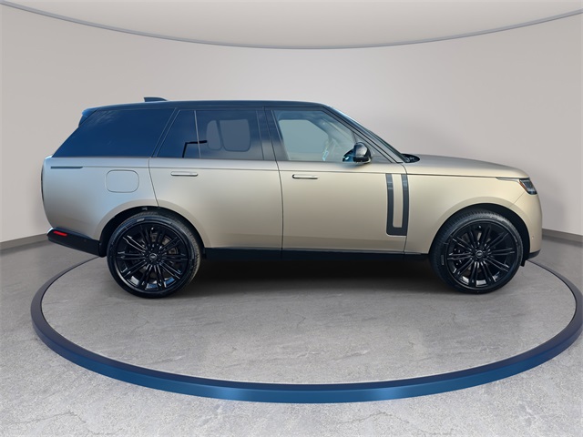 2025 Land Rover Range Rover SE photo 3