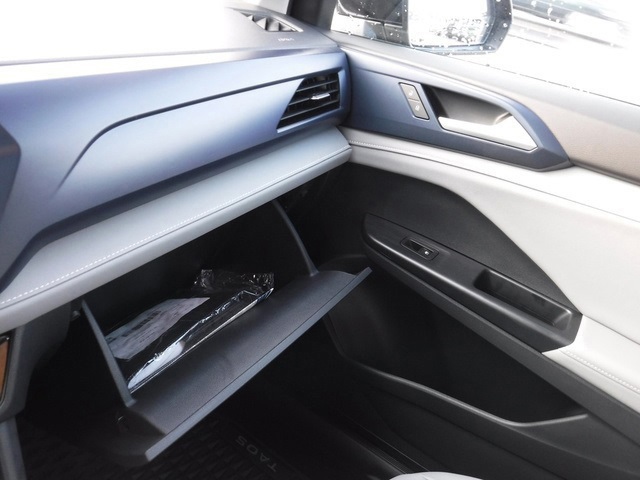 2024 Volkswagen Taos SE photo 19