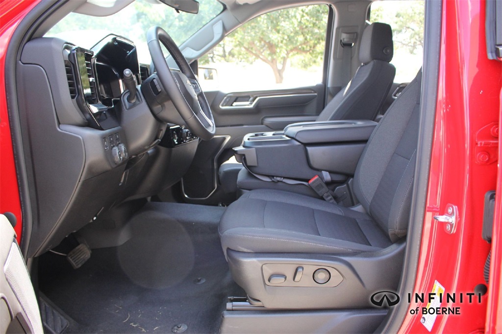 2022 Chevrolet Silverado 1500 LT photo 9