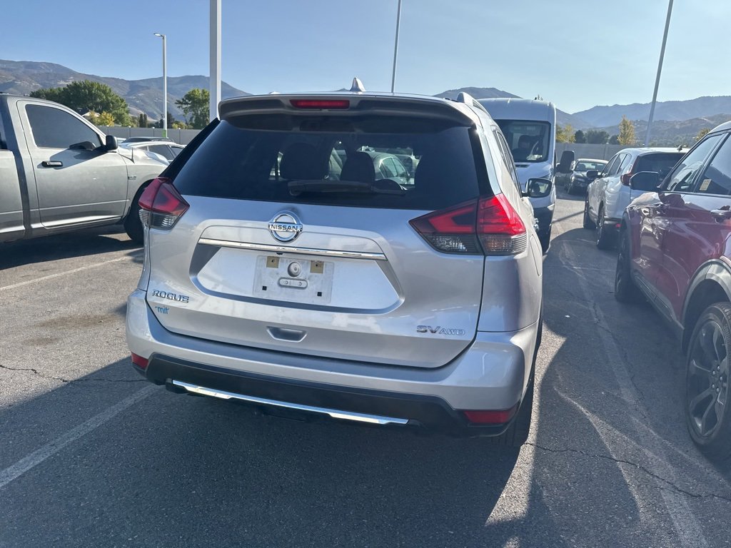 2017 Nissan Rogue SV photo 13