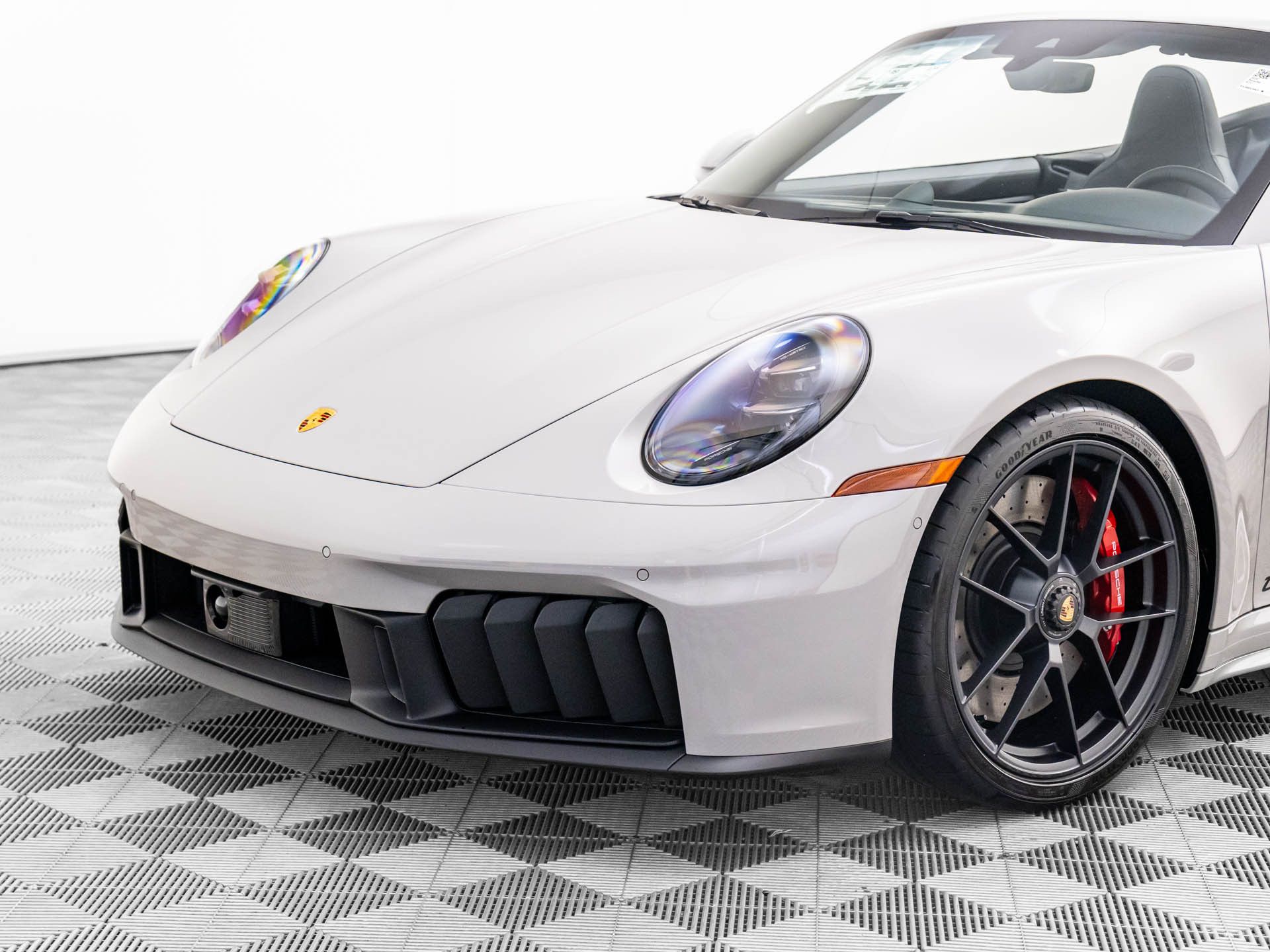 2026 Porsche 911 GTS photo 35