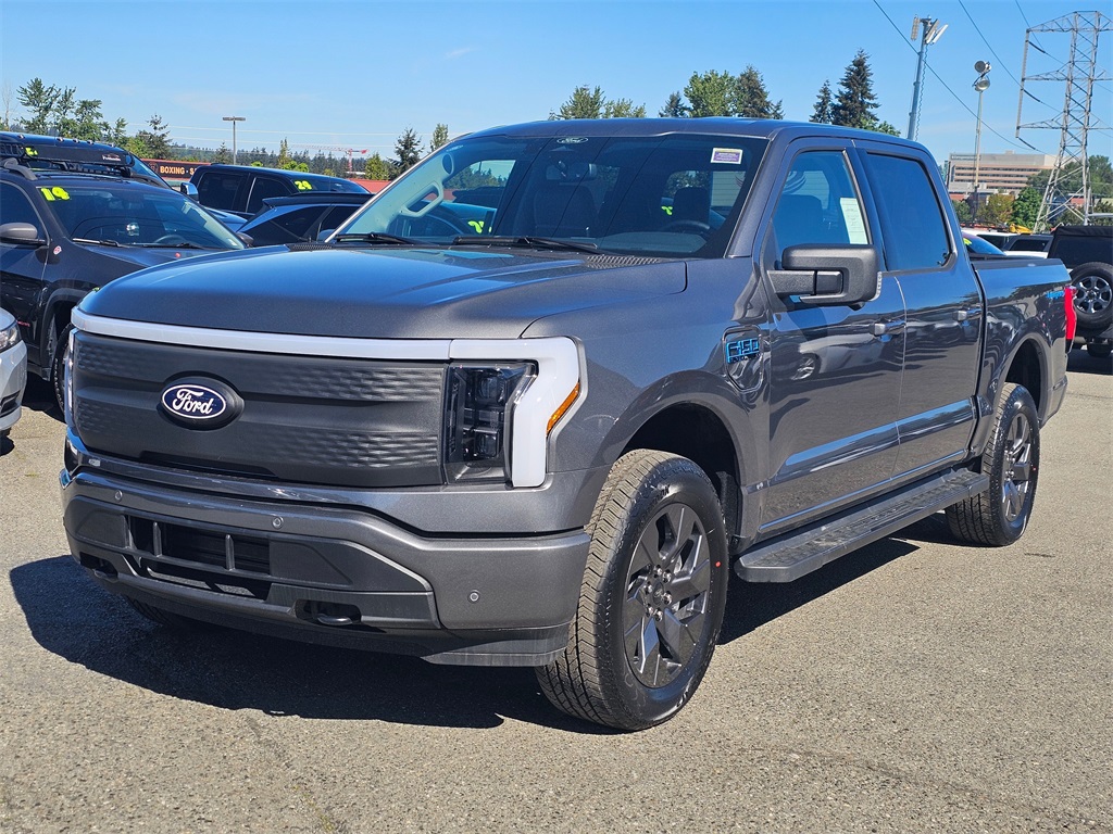 2025 Ford F-150 Lightning photo 3