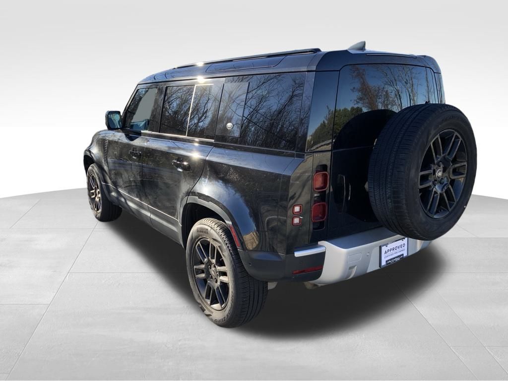 2024 Land Rover Defender 110 S photo 2